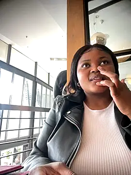 Snapshot of Curveysinaa chatting on November 15, 9:28 am Curveysinaa online show from November 15, 9:28 am