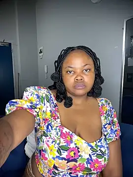 Snapshot of Curveysinaa chatting on December 2, 10:05 pm Curveysinaa online show from December 2, 10:05 pm