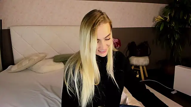 KateOwyns online show from December 4, 1:09 pm