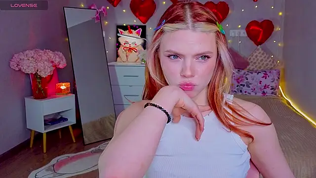 Snapshot of Red__Candy chatting on February 20, 5:13 pm Red Candy online show from February 20, 5:13 pm