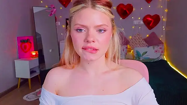 Snapshot of Red__Candy chatting on March 13, 3:18 pm Red Candy online show from March 13, 3:18 pm