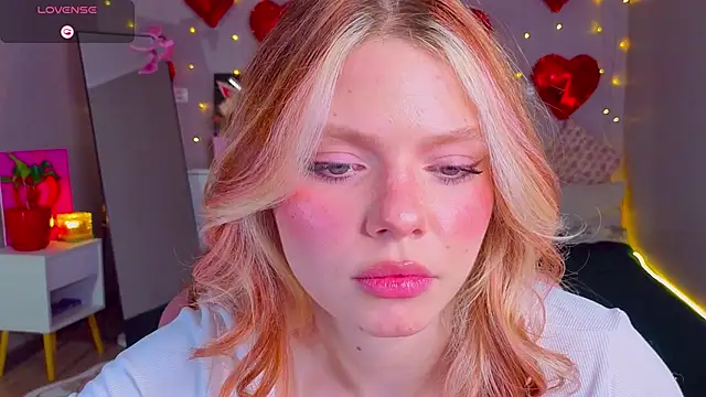 Snapshot of Red__Candy chatting on March 27, 3:01 pm Red Candy online show from March 27, 3:01 pm