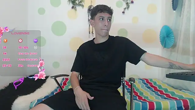 Snapshot of Eric_lion chatting on December 5, 5:28 pm Eric lion online show from December 5, 5:28 pm