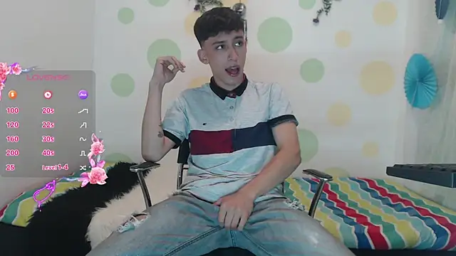 Snapshot of Eric_lion chatting on December 8, 1:46 am Eric lion online show from December 8, 1:46 am