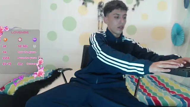 Snapshot of Eric_lion chatting on December 11, 1:05 am Eric lion online show from December 11, 1:05 am