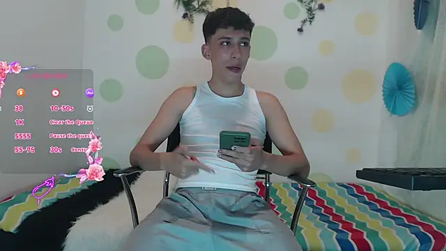 Snapshot of Eric_lion chatting on December 11, 11:00 pm Eric lion online show from December 11, 11:00 pm