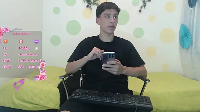 Snapshot of Eric_lion chatting on January 15, 5:58 pm Eric lion online show from January 15, 5:58 pm