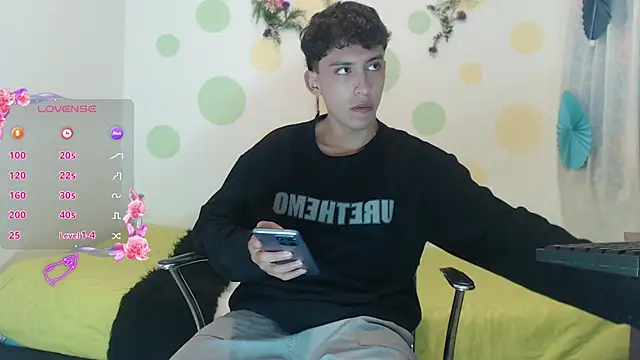 Snapshot of Eric_lion chatting on January 17, 6:33 pm Eric lion online show from January 17, 6:33 pm