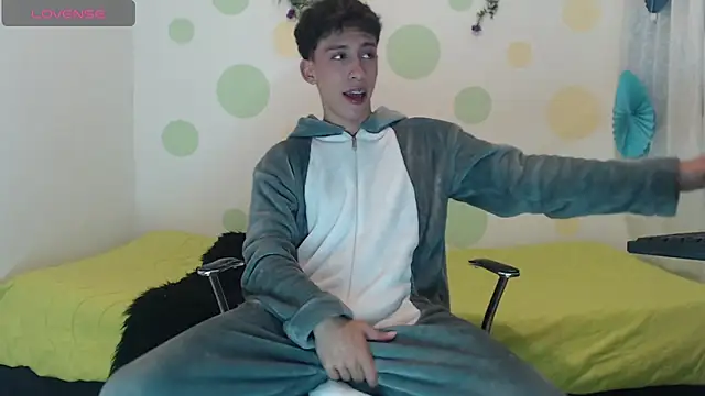 Snapshot of Eric_lion chatting on January 18, 7:04 pm Eric lion online show from January 18, 7:04 pm