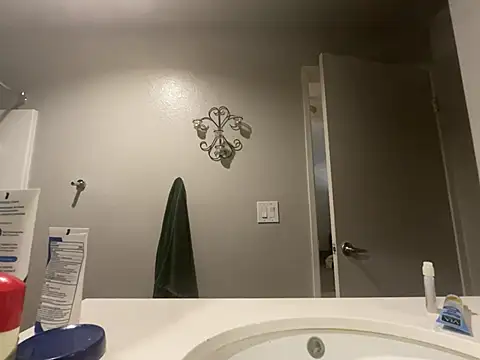 Snapshot of GoddessNih chatting on December 12, 10:42 pm GoddessNih online show from December 12, 10:42 pm