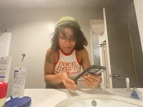 Snapshot of GoddessNih chatting on December 13, 6:31 am GoddessNih online show from December 13, 6:31 am