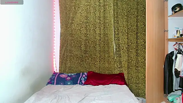 femboykeene online show from October 18, 10:32 pm