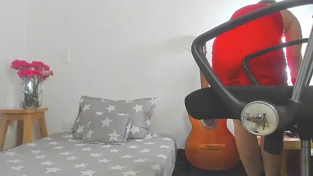 Liloo8923 online show from October 6, 12:30 am