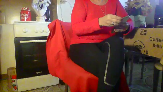 Snapshot of Ely_Elenita chatting on April 8, 6:13 am Ely Elenita online show from April 8, 6:13 am