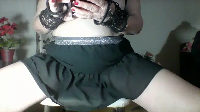 Snapshot of Ely_Elenita chatting on May 22, 1:24 am Ely Elenita online show from May 22, 1:24 am