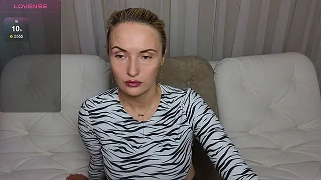 Snapshot of AlisssaRose chatting on December 5, 4:12 pm AlisssaRose online show from December 5, 4:12 pm
