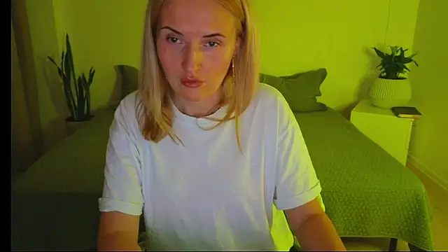 Snapshot of AlisssaRose chatting on March 18, 11:31 pm AlisssaRose online show from March 18, 11:31 pm