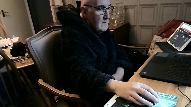 Adamdaddybear online show from February 20, 9:11 am