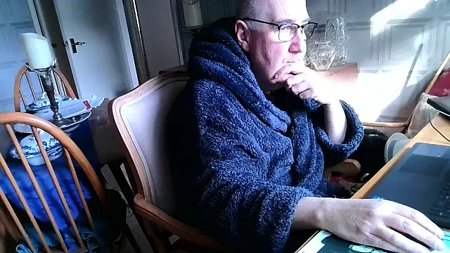 Adamdaddybear online show from March 8, 9:17 am