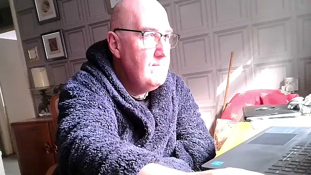 Adamdaddybear online show from March 11, 9:45 am