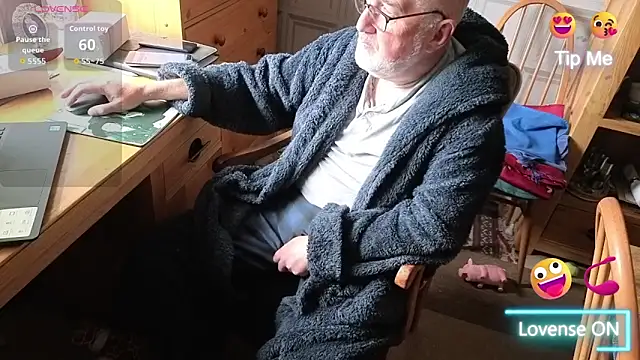 Adamdaddybear online show from September 14, 8:46 am