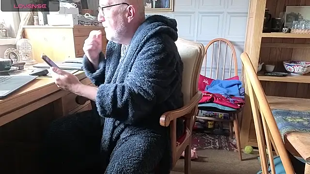 Adamdaddybear online show from September 19, 7:21 am