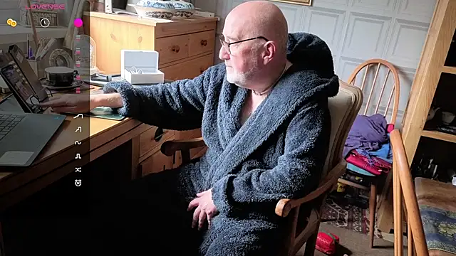 Adamdaddybear online show from October 8, 7:50 am