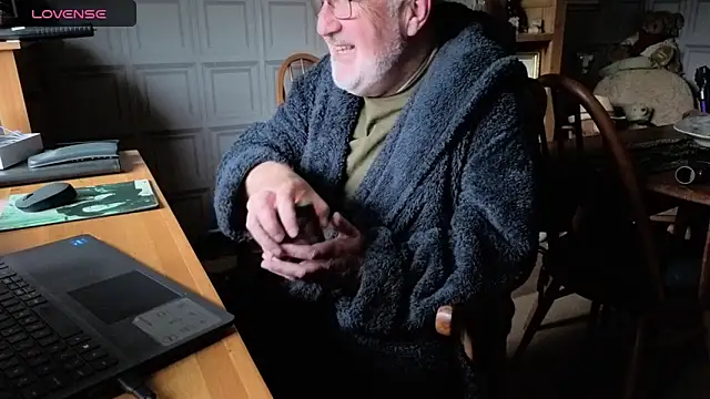 Adamdaddybear online show from October 16, 7:31 am