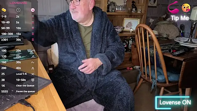 Adamdaddybear online show from October 20, 7:42 am