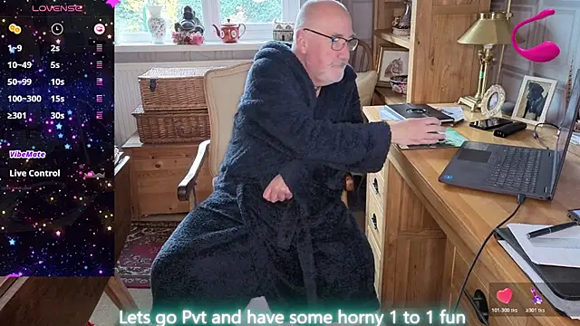 Snapshot of Adamdaddybear chatting on March 30, 7:20 am Adamdaddybear online show from March 30, 7:20 am