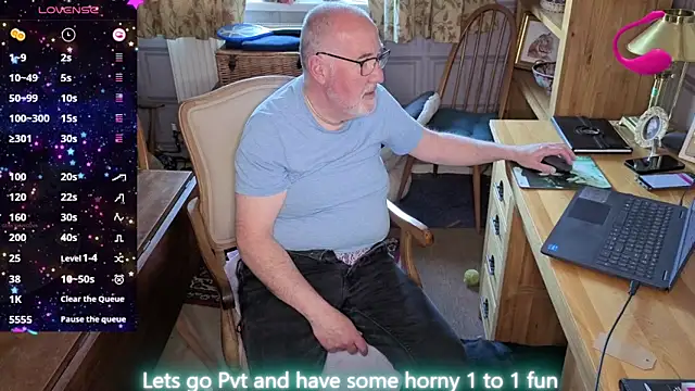 Snapshot of Adamdaddybear chatting on May 24, 12:54 pm Adamdaddybear online show from May 24, 12:54 pm