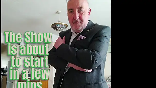 Snapshot of Adamdaddybear chatting on June 7, 7:34 am Adamdaddybear online show from June 7, 7:34 am