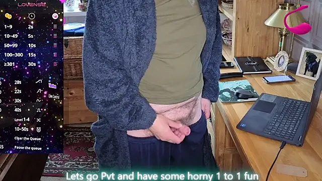 Snapshot of Adamdaddybear chatting on June 8, 7:20 am Adamdaddybear online show from June 8, 7:20 am