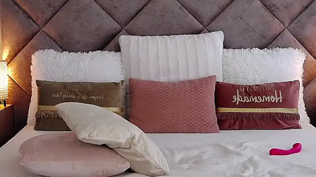 JaquelineM online show from October 28, 8:07 am