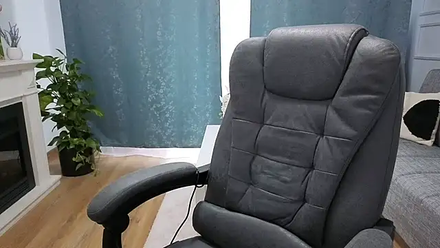 Snapshot of SukyGirl chatting on March 12, 7:47 am SukyGirl online show from March 12, 7:47 am