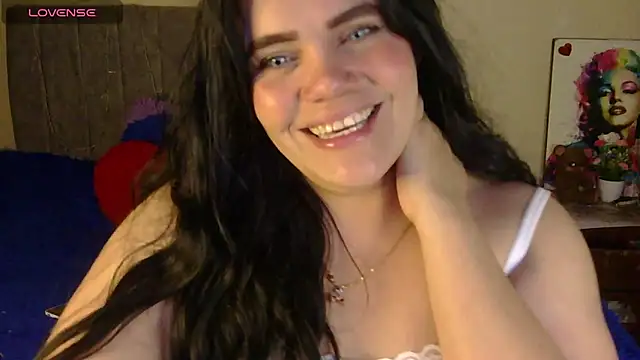 Snapshot of blue_angel33 chatting on October 9, 2:09 am blue angel33 online show from October 9, 2:09 am