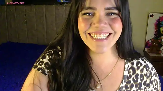 Snapshot of blue_angel33 chatting on October 19, 2:56 am blue angel33 online show from October 19, 2:56 am