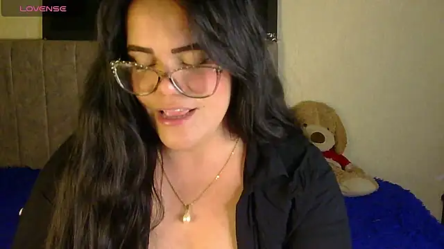 Snapshot of blue_angel33 chatting on October 28, 2:48 am blue angel33 online show from October 28, 2:48 am