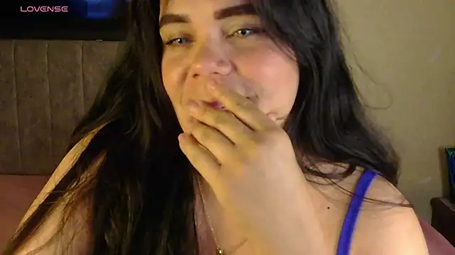 Snapshot of blue_angel33 chatting on November 6, 2:01 am blue angel33 online show from November 6, 2:01 am