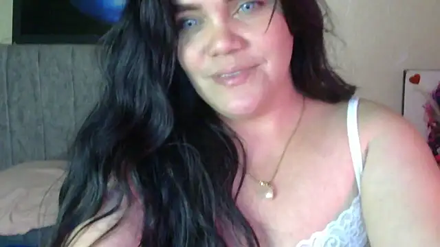 Snapshot of blue_angel33 chatting on November 29, 3:20 am blue angel33 online show from November 29, 3:20 am