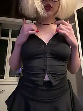 Snapshot of XMelissaX chatting on April 29, 9:43 pm XMelissaX online show from April 29, 9:43 pm