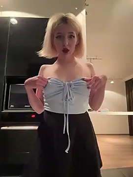 Snapshot of XMelissaX chatting on May 17, 9:33 pm XMelissaX online show from May 17, 9:33 pm