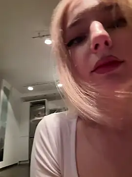 Snapshot of XMelissaX chatting on June 10, 8:19 pm XMelissaX online show from June 10, 8:19 pm