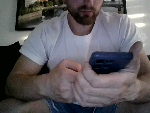 Snapshot of mikhael999 chatting on May 3, 5:41 pm mikhael999 online show from May 3, 5:41 pm
