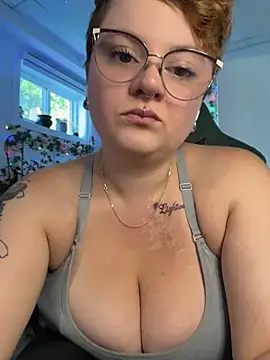 Snapshot of Sweetleeahxx chatting on July 3, 12:11 pm Sweetleeahxx online show from July 3, 12:11 pm