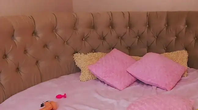 evelonel online show from February 3, 3:42 am