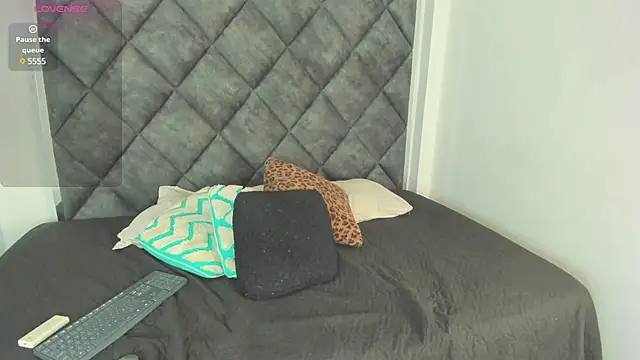 Latrellx7 online show from December 19, 11:39 am