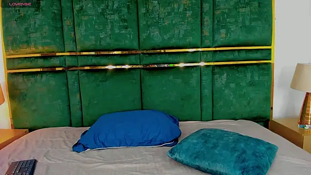 Latrellx7 online show from January 23, 3:32 pm