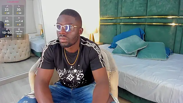 Latrellx7 online show from February 12, 11:40 am