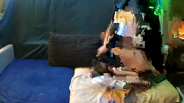 Snapshot of LillyAn123 chatting on February 12, 7:35 pm LillyAn123 online show from February 12, 7:35 pm